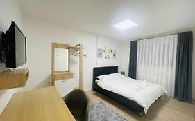 Pristina Nest